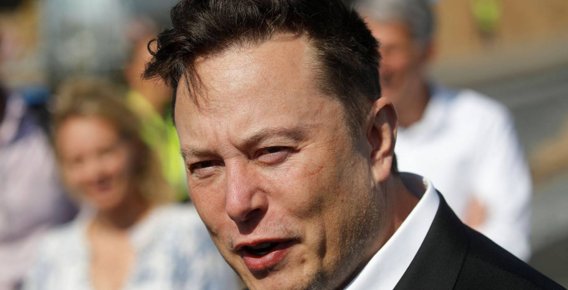 Tesla: Elon Musk vende 20.000 perfumes en 24 horas para comprar Twitter