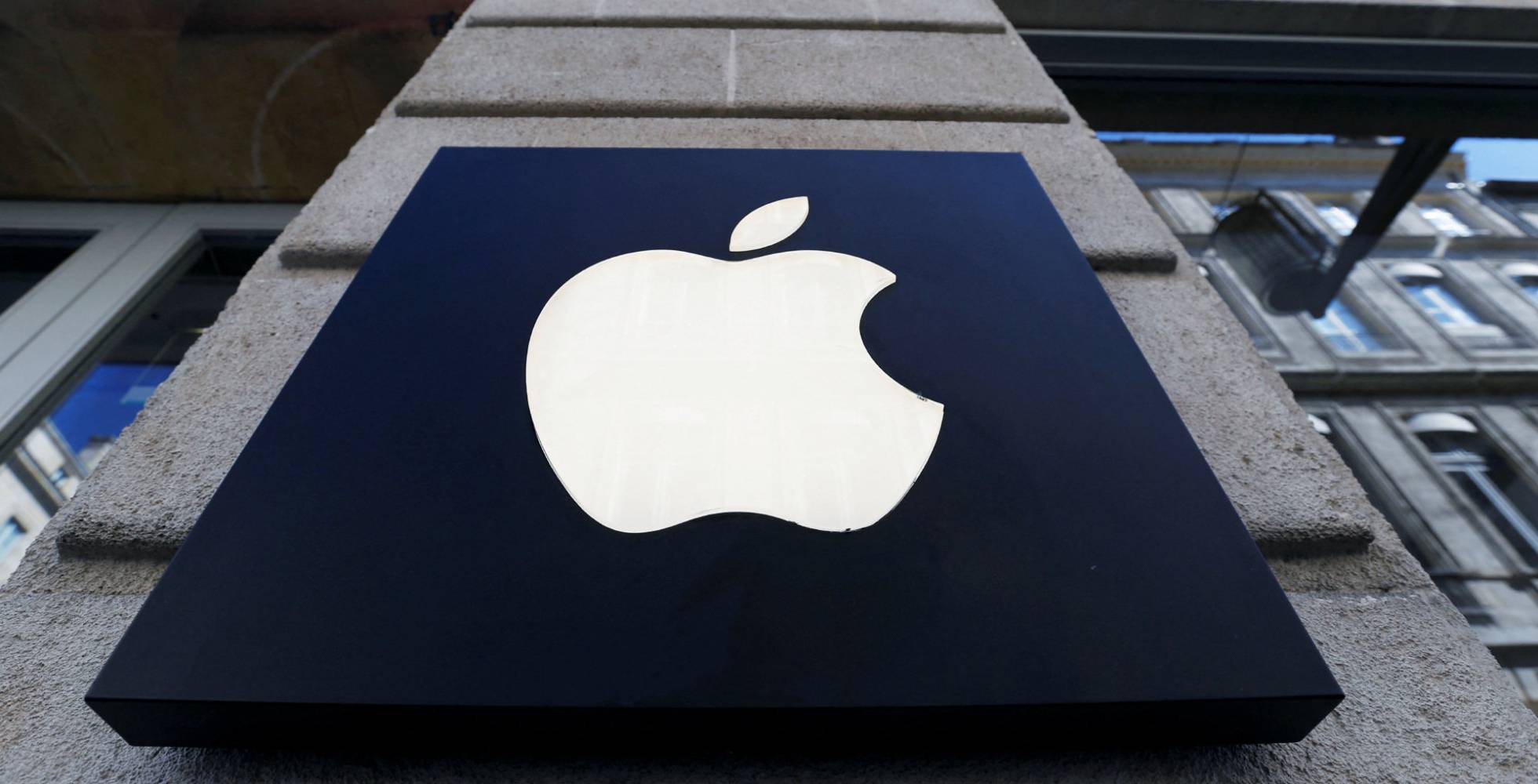 Apple esquiva el golpe a las tecnológicas y gana casi 100.000 millones en un año