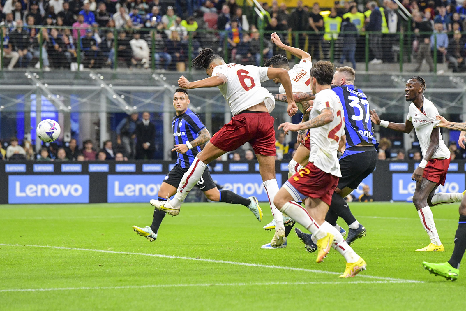 Roma derrotó al Inter de Milan por la fecha 8 de la Serie A