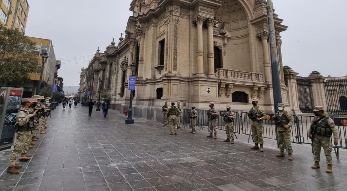 Alerta: Miembros del Ejército resguardan Palacio de Gobierno