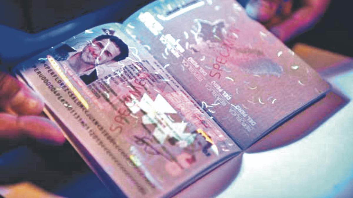 Migraciones suspende emisión  de pasaportes electrónicos