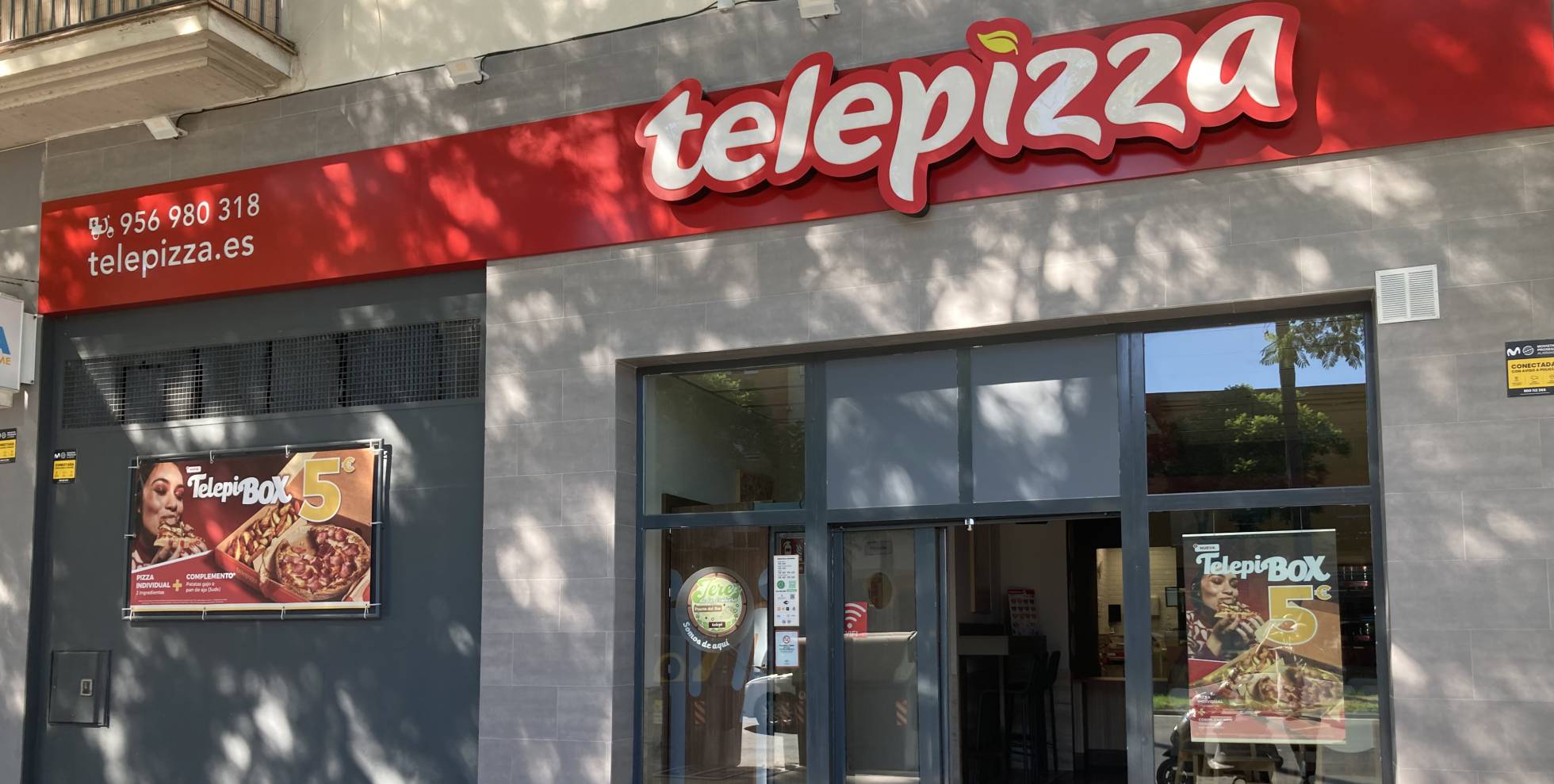 Telepizza pierde un 56% más, rebaja previsiones y revisa la alianza con Pizza Hut