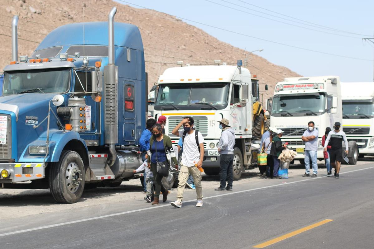 Huelga de transportistas de carga paraliza de manera parcial el país