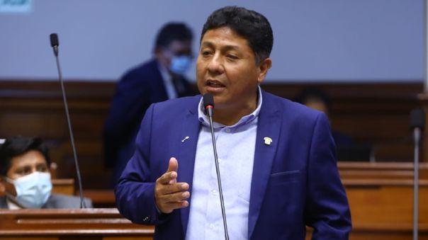 Cuatro años de prisión suspendida contra congresista Raúl Doroteo
