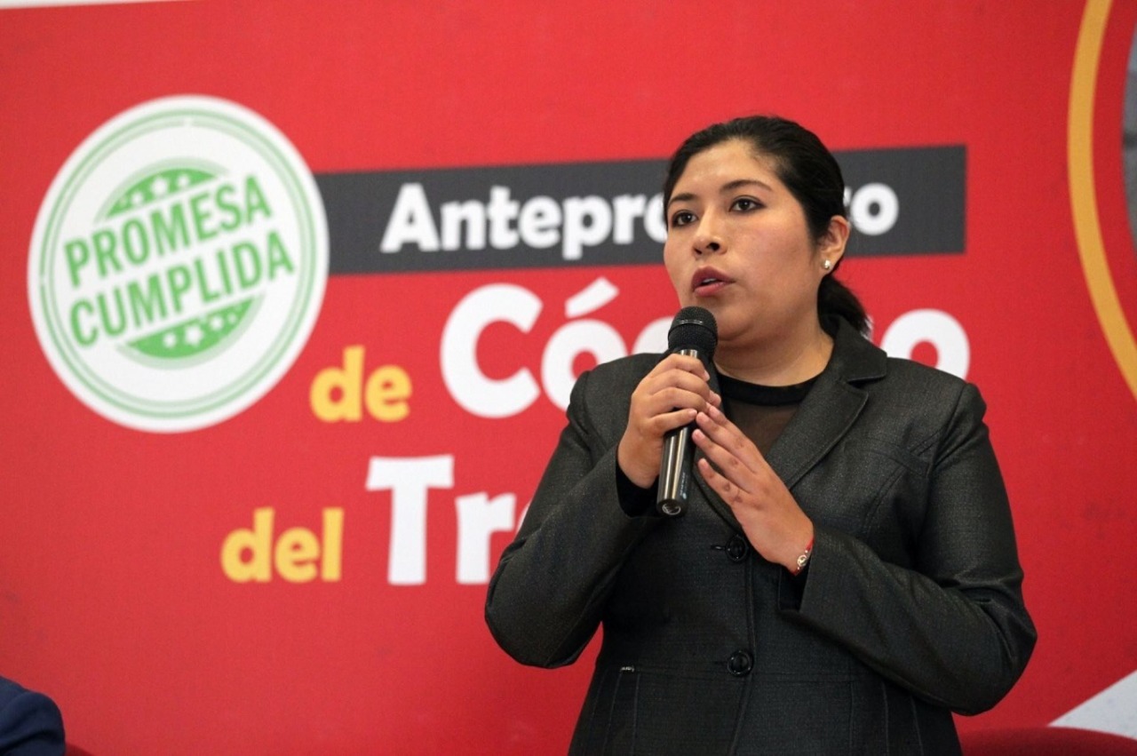 Betssy Chávez invita  a bancadas a dialogar