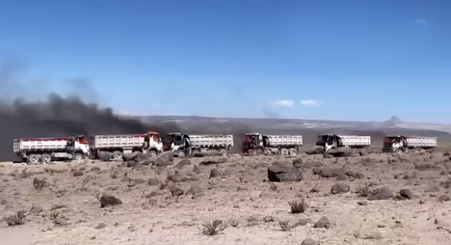 Parinacochas: Comuneros queman 7 volquetes y  un cargador frontal de minera Ares