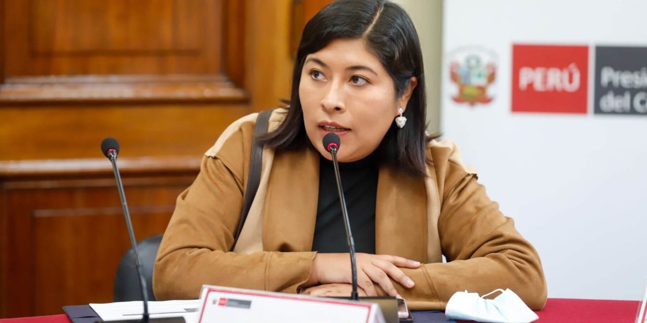 Betssy Chávez aseguró ante la SAC que no sabía que Castillo iba a dar un golpe de Estado