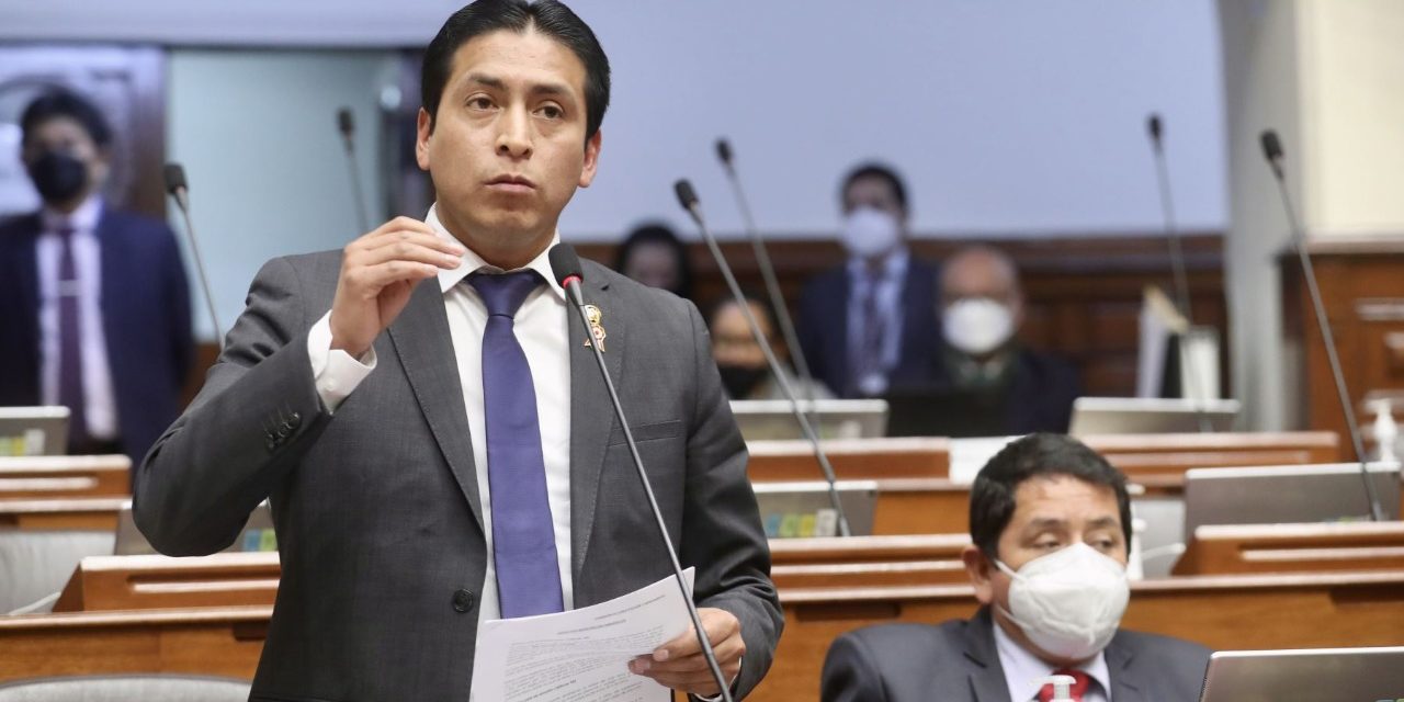 Congreso blinda a congresista acusado de violación, Freddy Díaz