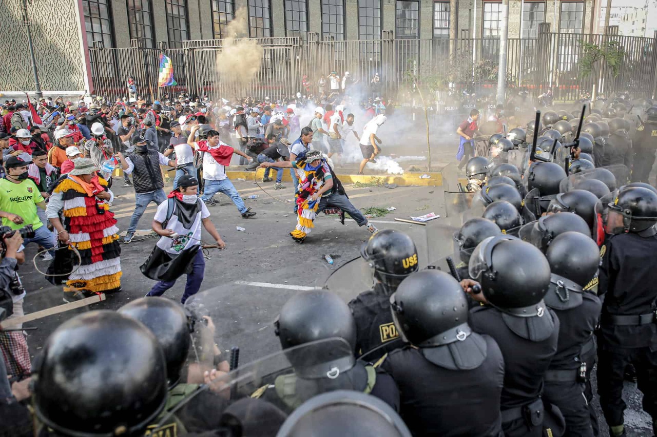 Manifestantes siguen desatando caos en Lima