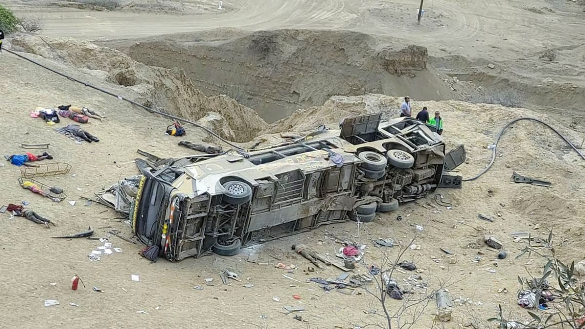 Identifican solo a 13 fallecidos de un total de 25 en caída de bus a abismo