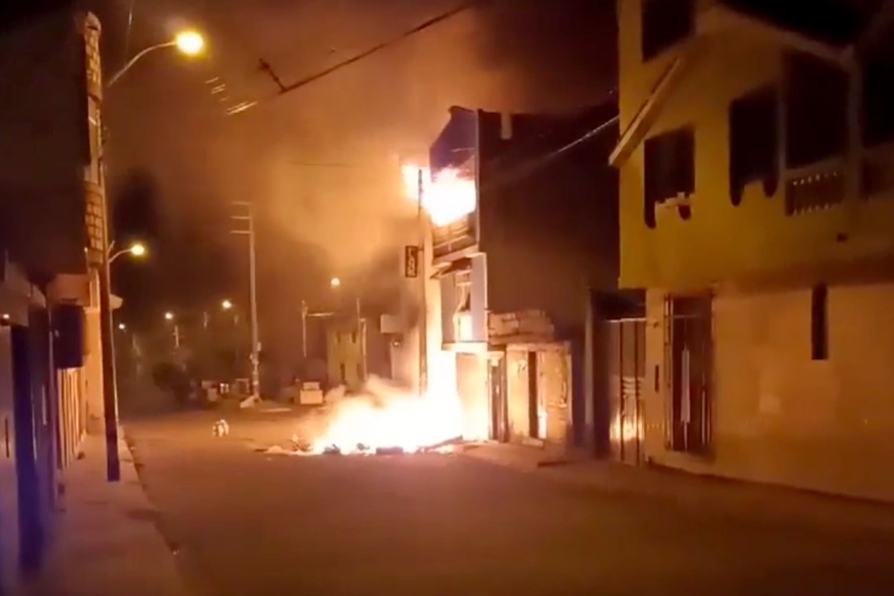 Incendian vivienda de congresista de Acción Popular en Puno