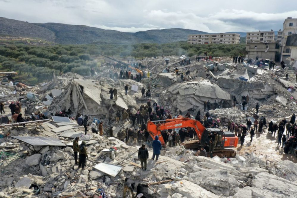 Mas de 4,000 muertos en Turquía y Siria tras terremoto de 7,8 grados