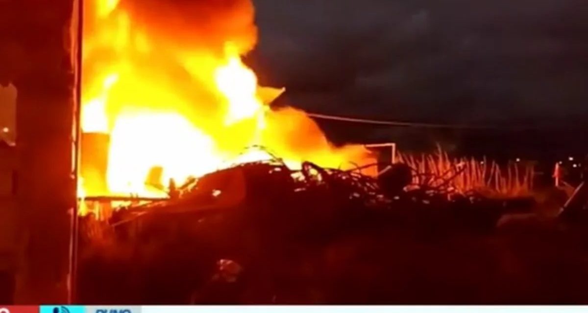 Turba incendia parte de aeropuerto de Juliaca