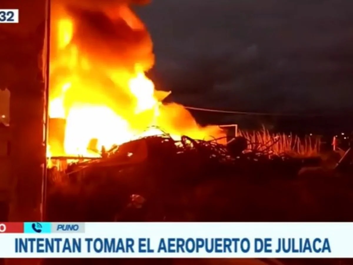 Turba incendia parte de aeropuerto de Juliaca