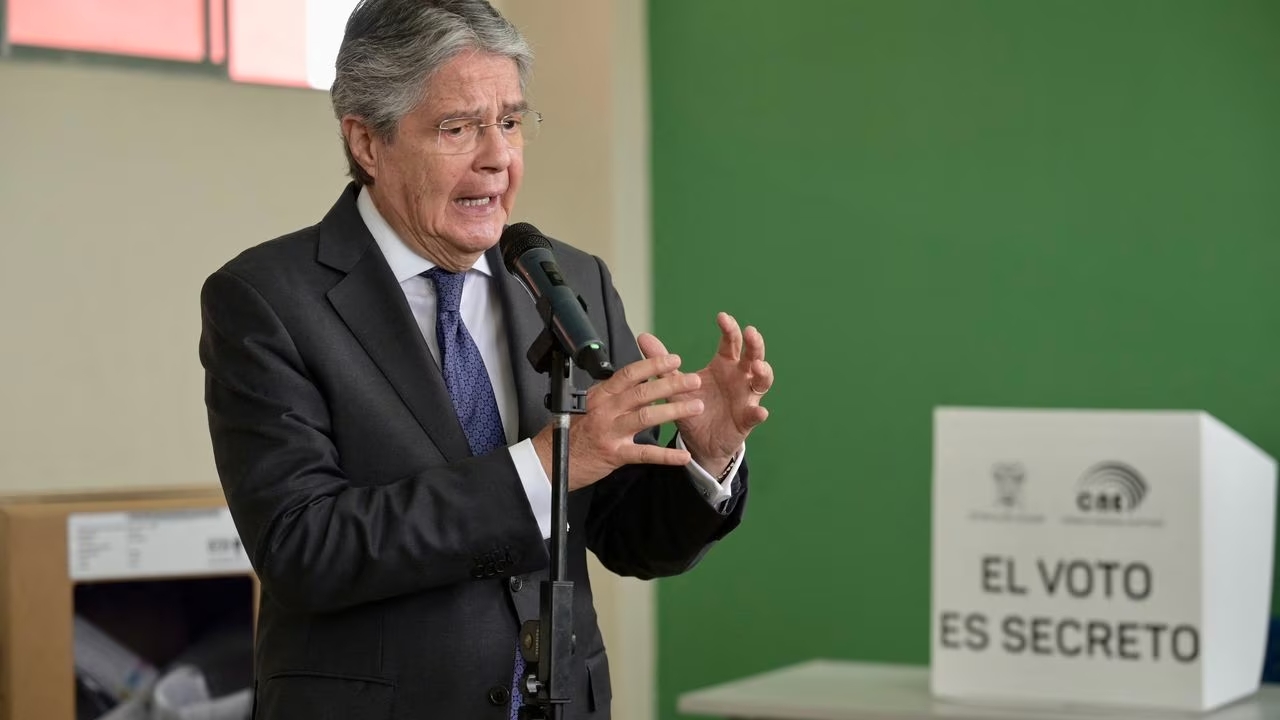 Guillermo Lasso aceptó su derrota tras rechazo al referendum