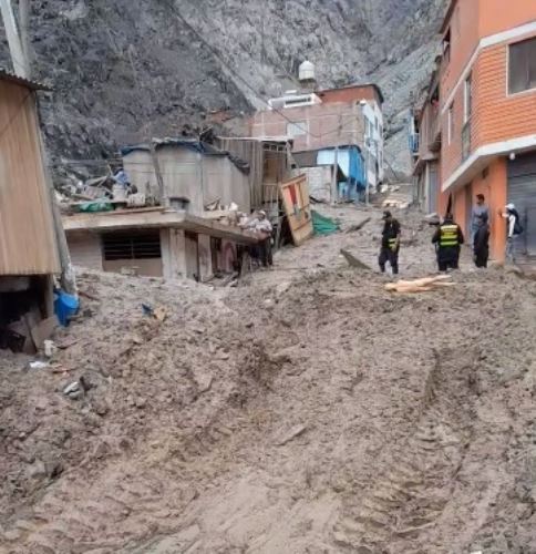 Huayco sepulta pueblo en Arequipa: 40 fallecidos y 5 desaparecidos