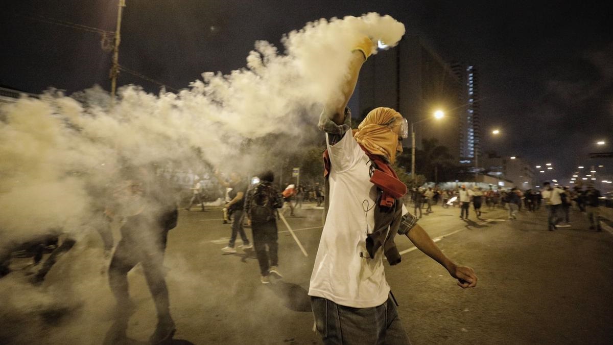 Manifestantes provocan caos el Centro de Lima
