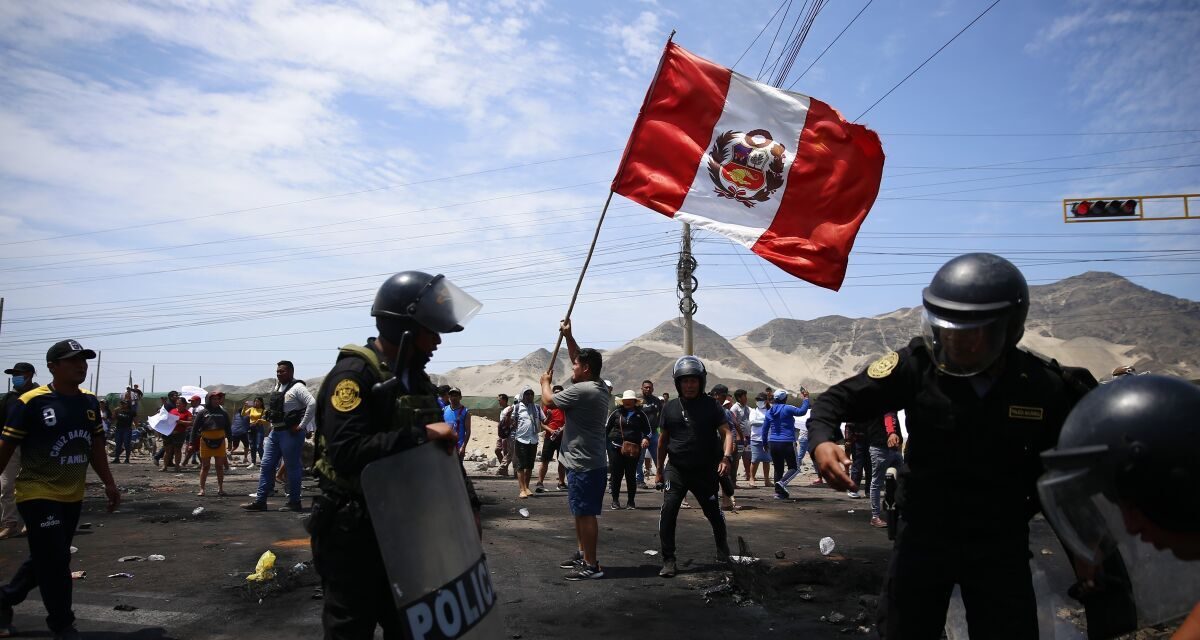 Perú es rebajado en el índice democrático de The Economist