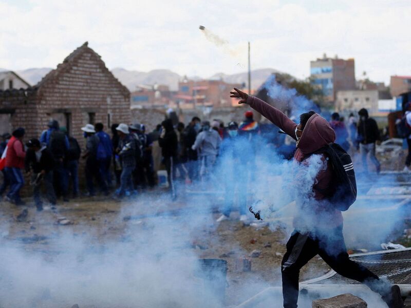 Puno: violentistas se enfrentaron a policías y militares