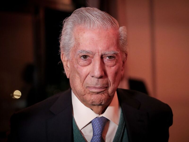 Mario Vargas Llosa se inscribe en Libertad Popular