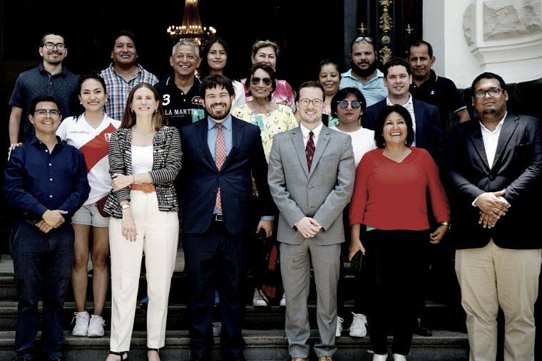 Avanza País recibe al movimiento "No a la Asamblea Constituyente" en el Congreso.