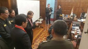 Fiscalía entra a Palacio