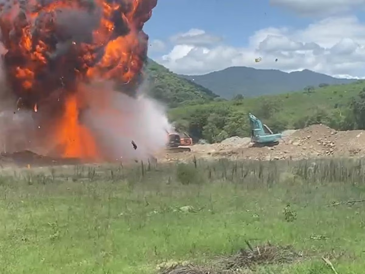 Bombardeo contra minería ilegal en la frontera Perú – Ecuador