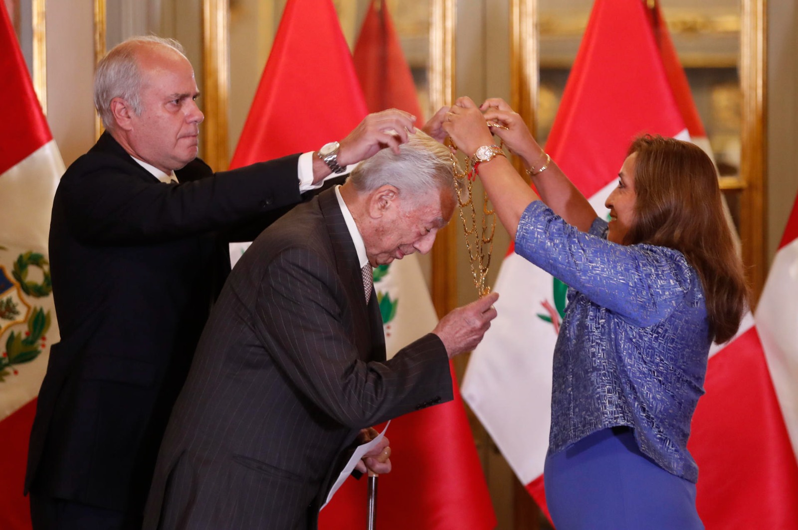 Vargas Llosa: “En Perú prevalece la democracia  y se rechazan injerencias externas”