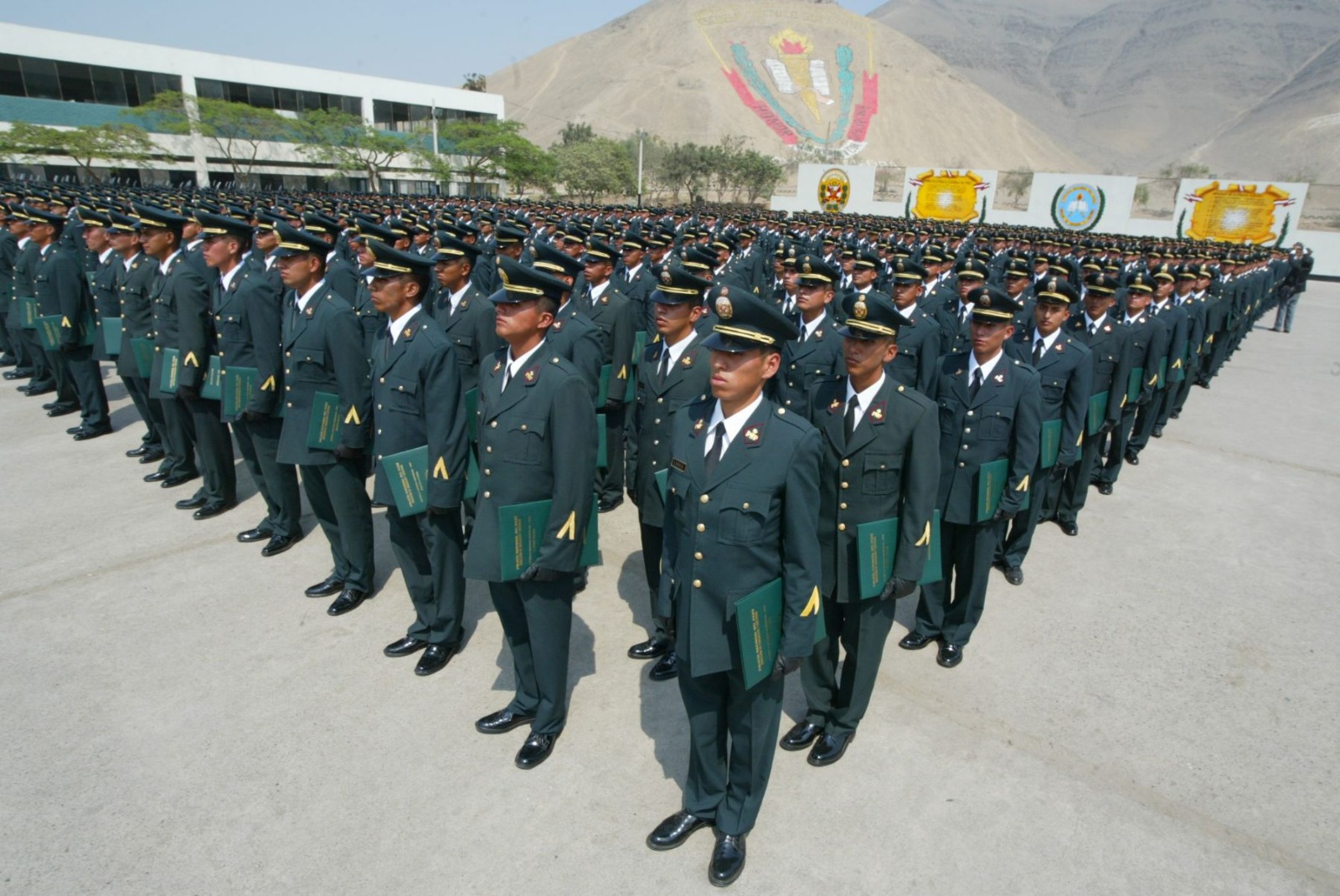 Abrirán 16 escuelas policiales en el Perú
