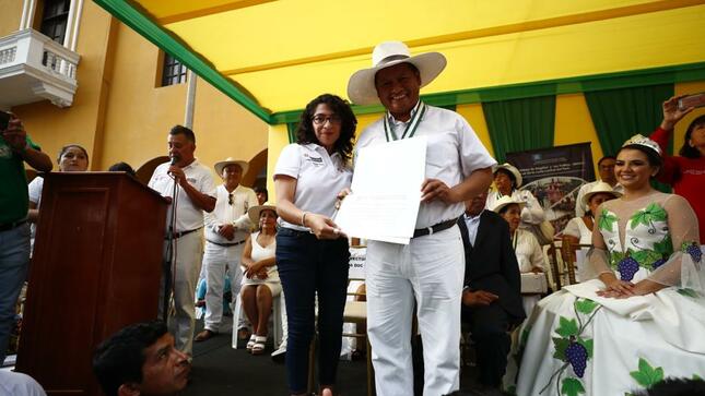 Ministra de Cultura entregó reconocimiento de la UNESCO a los Hatajos de Negritos y de Pallitas de Ica