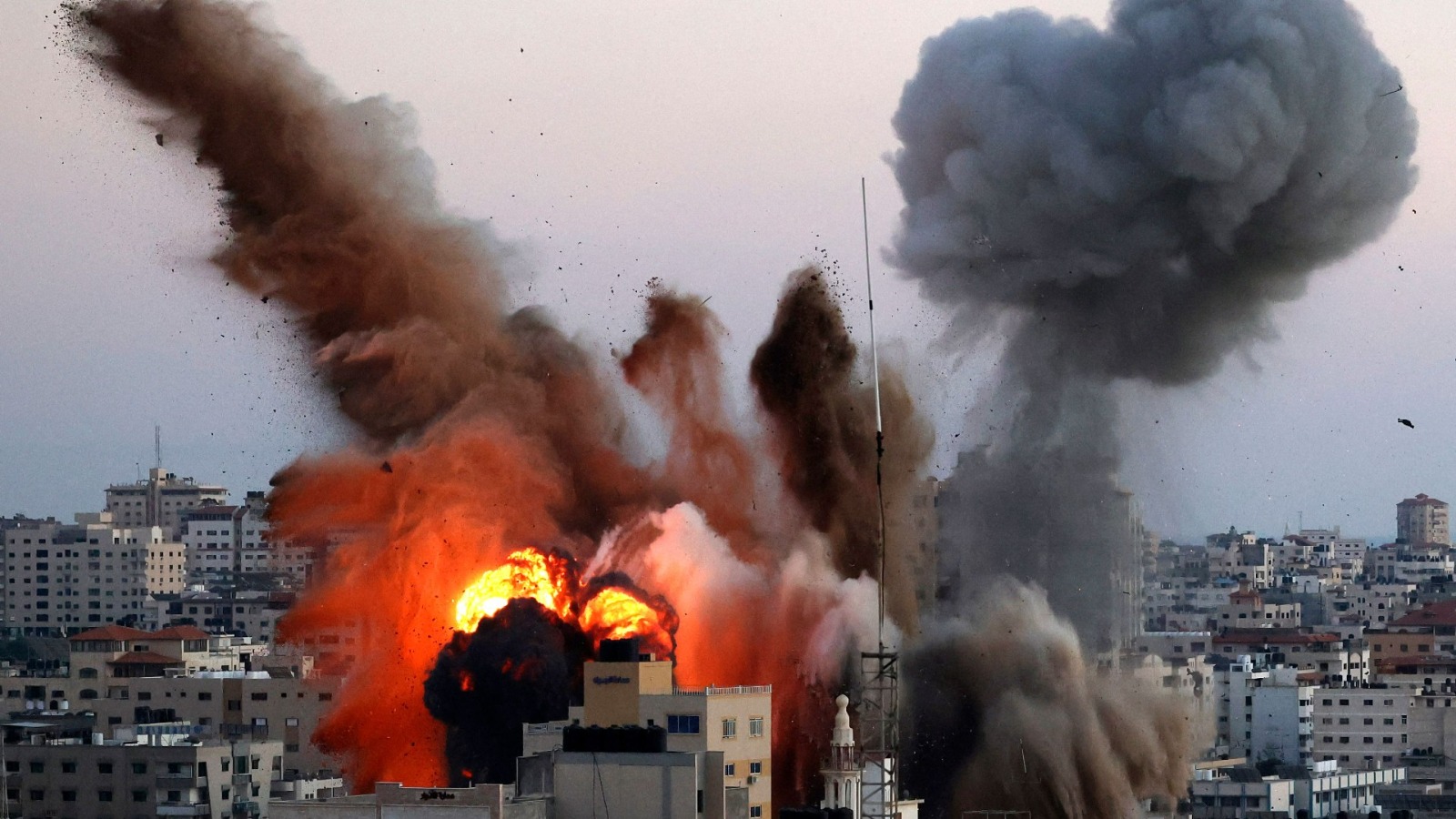 Lanzan 40 misiles contra Israel desde Gaza y Líbano