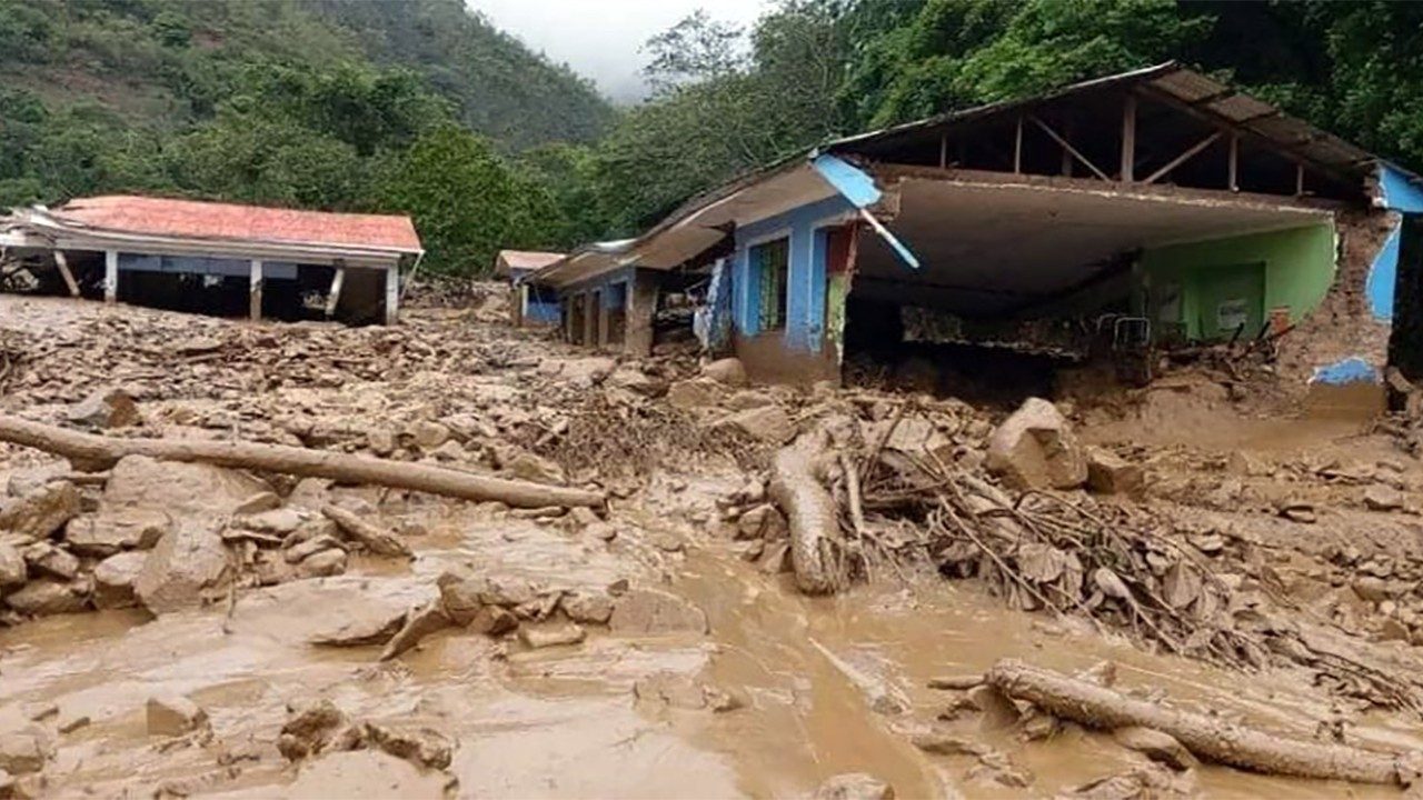 Cinco desaparecidos por deslizamientos e inundaciones en Cajamarca y en Amazonas