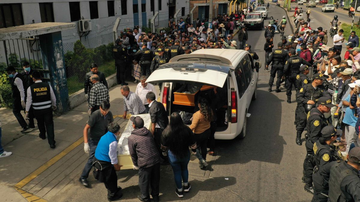 Arequipa: entregan cuerpos de mineros fallecidos