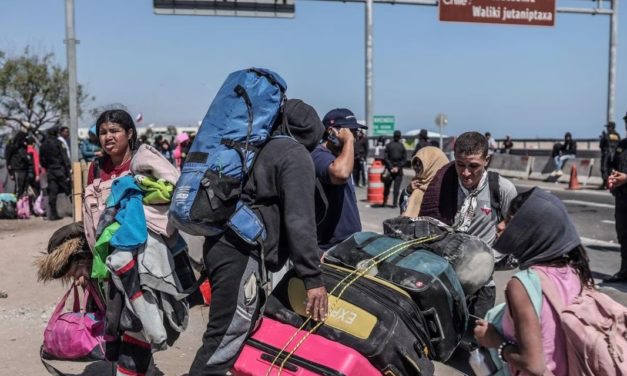 Empadronan migrantes varados en frontera Chile-Perú