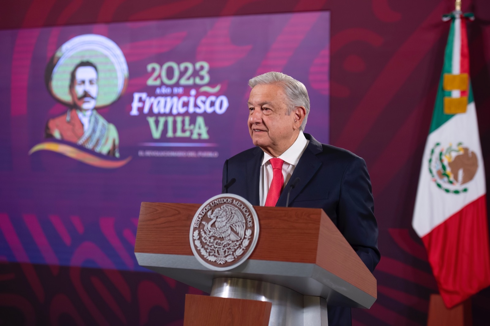 Dina Boluarte tilda de ignorante a López Obrador
