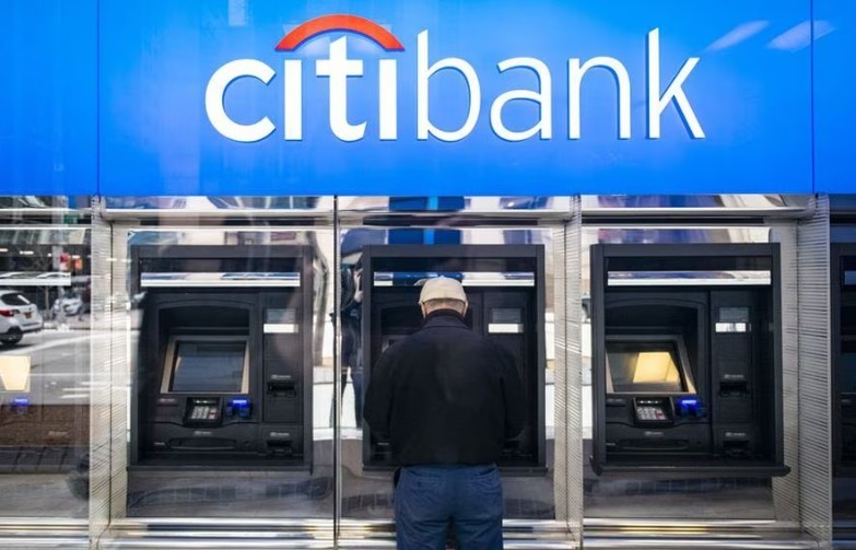 Mitad de 4,800 bancos en EE.UU. podrían caer en la insolvencia