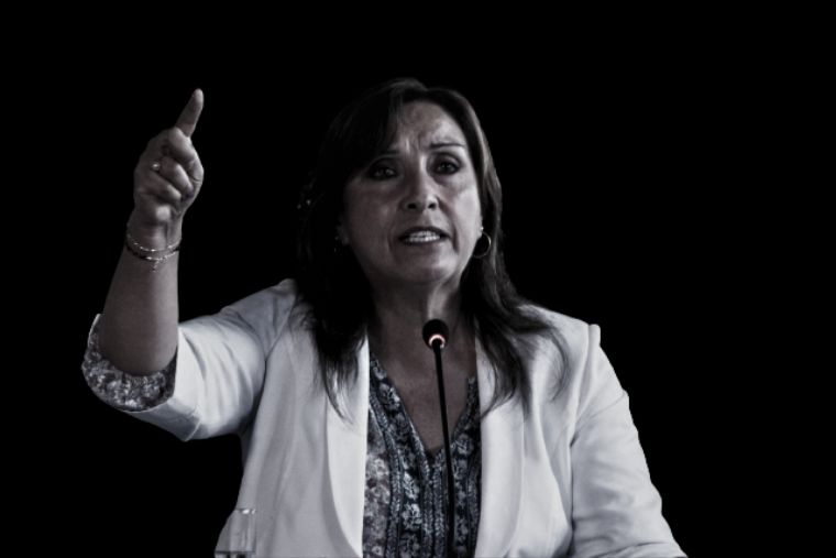 Dina Boluarte le da ultimátum a profesores que enseñen ideologías políticas