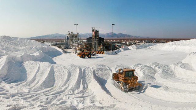 Chile se reúne con grandes empresas extranjeras para explotar el litio