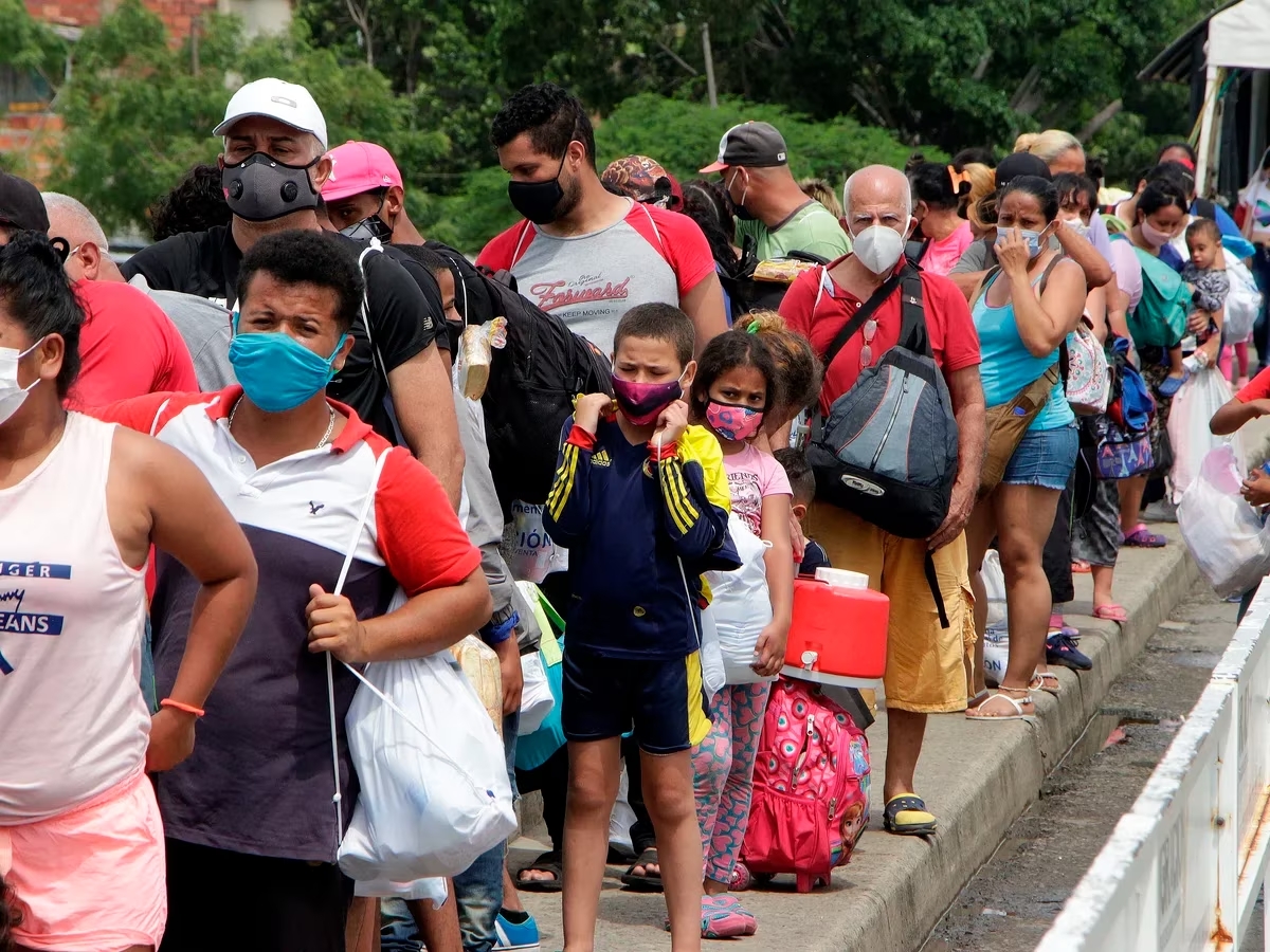 «5 mil venezolanos quieren salir del país»