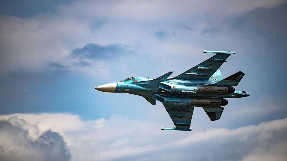 Bombas guiadas de los SU-34 rusos diezman bases de mercenarios extranjeros en Ucrania