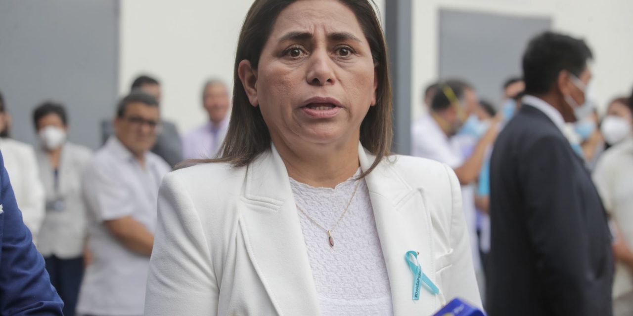Congreso cita a Rosa Gutiérrez por situación del dengue