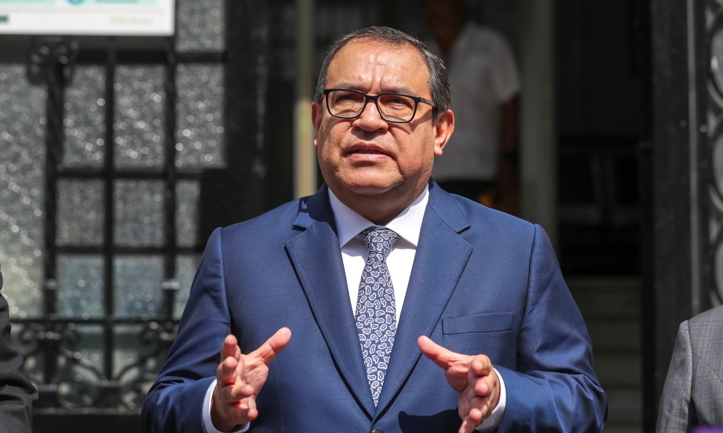 Perú condena amenazas a sus diplomáticos en México