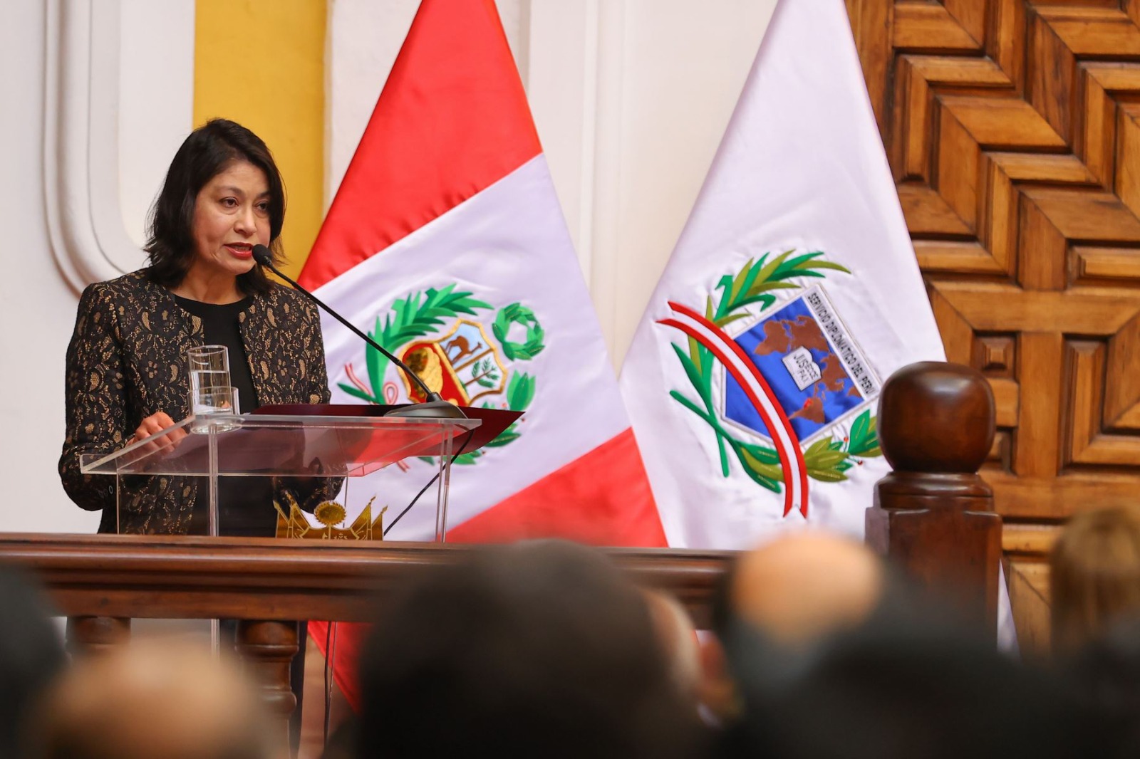 Alerta: Amenazan de muerte a diplomáticos de Perú en México