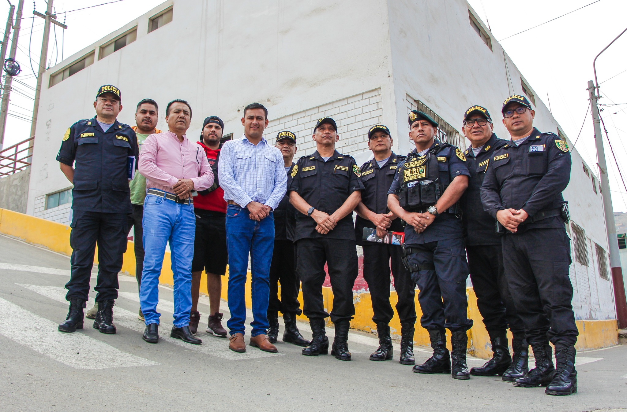 El alcalde Irvin Chávez y el General Castillo supervisan la nueva sede del Escuadrón Verde en el Callao