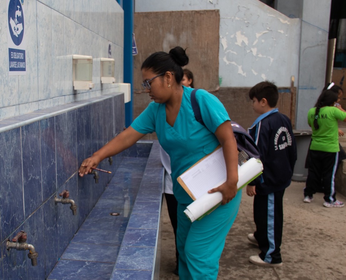 Realizan visita inopinada a colegios de San Bartolo en la lucha contra el Dengue