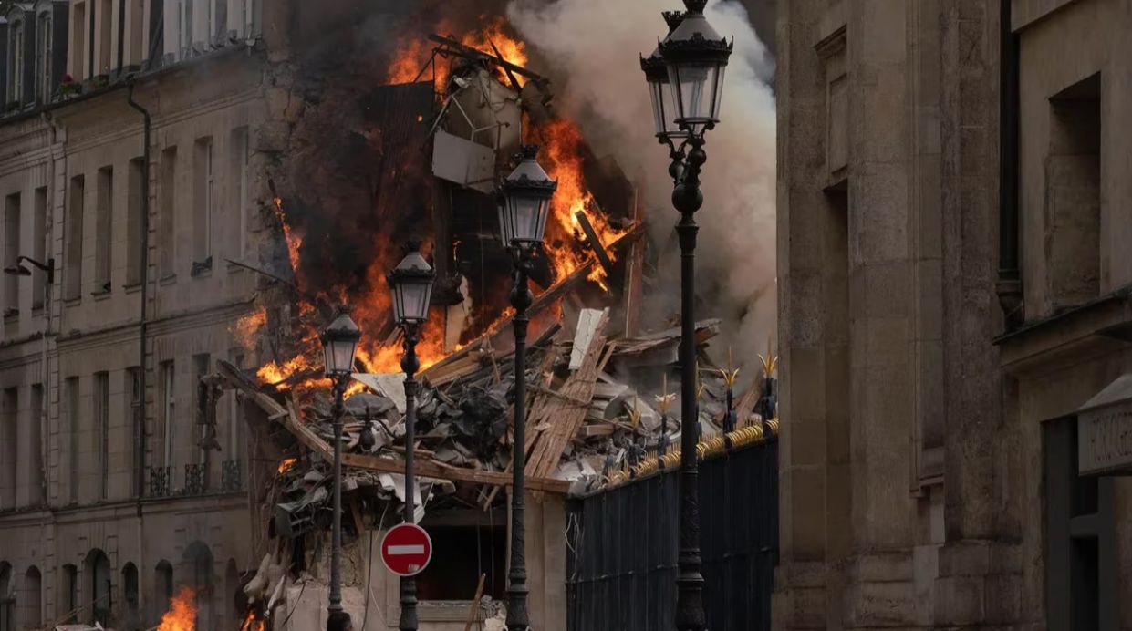 Derrumbe en París provocó una gran explosión