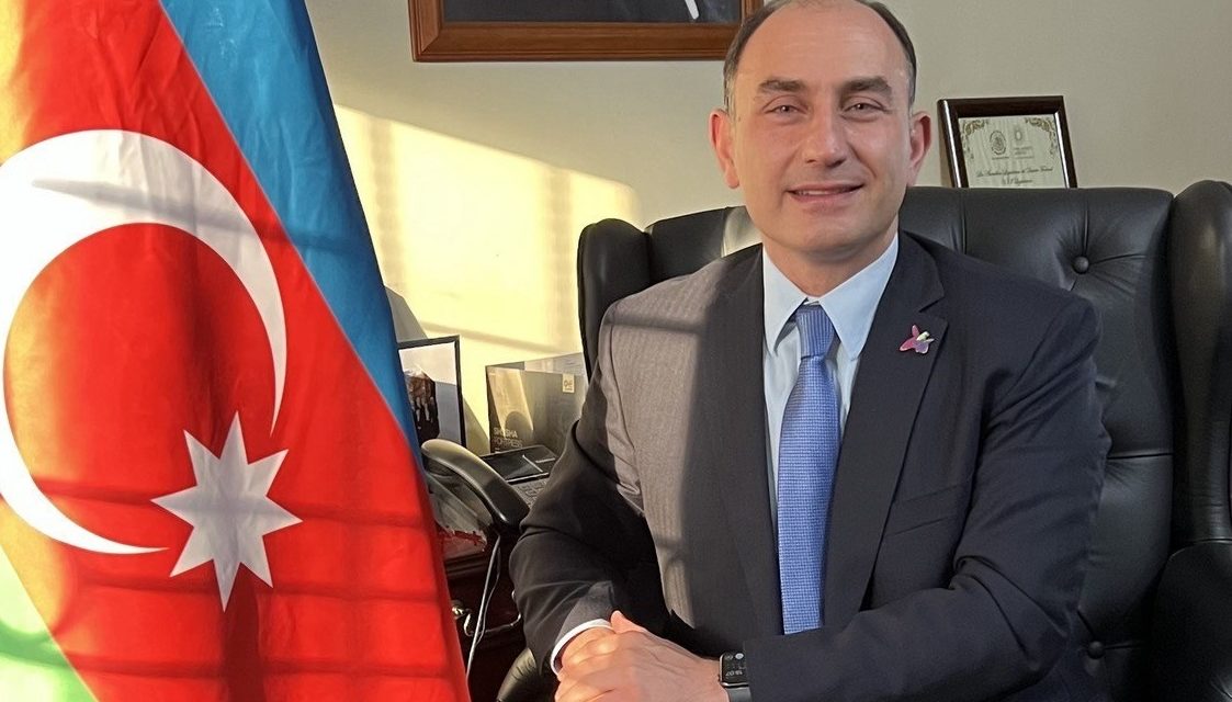 embajador de Azerbaiyán Mammad Talibov