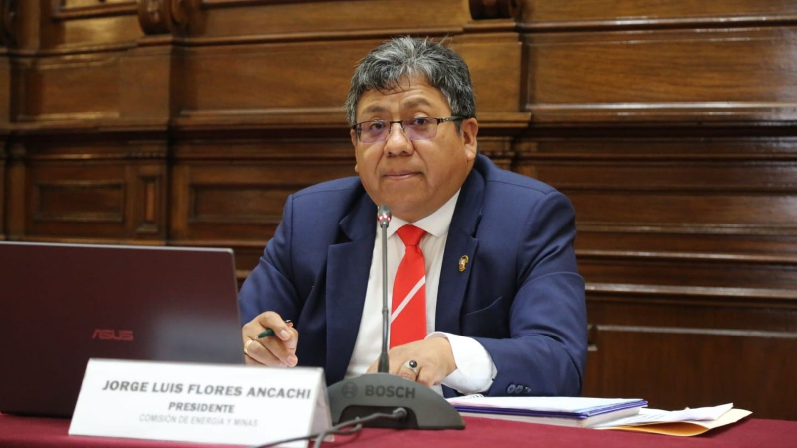 Ética investigará a Jorge Flores Ancachi