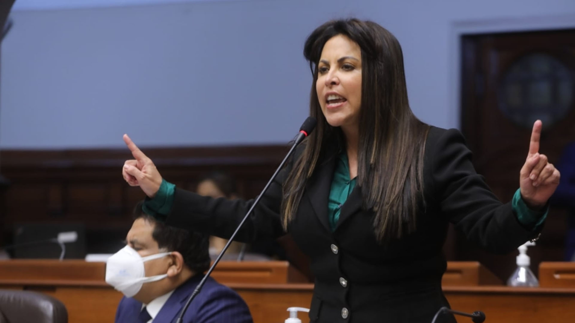 Patricia Chirinos denuncia a Martín Vizcarra por cierre del Congreso