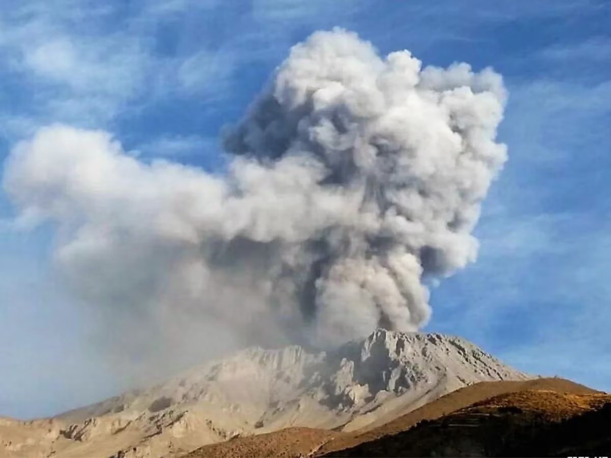 Nuevas explosiones se registran en volcán Ubinas